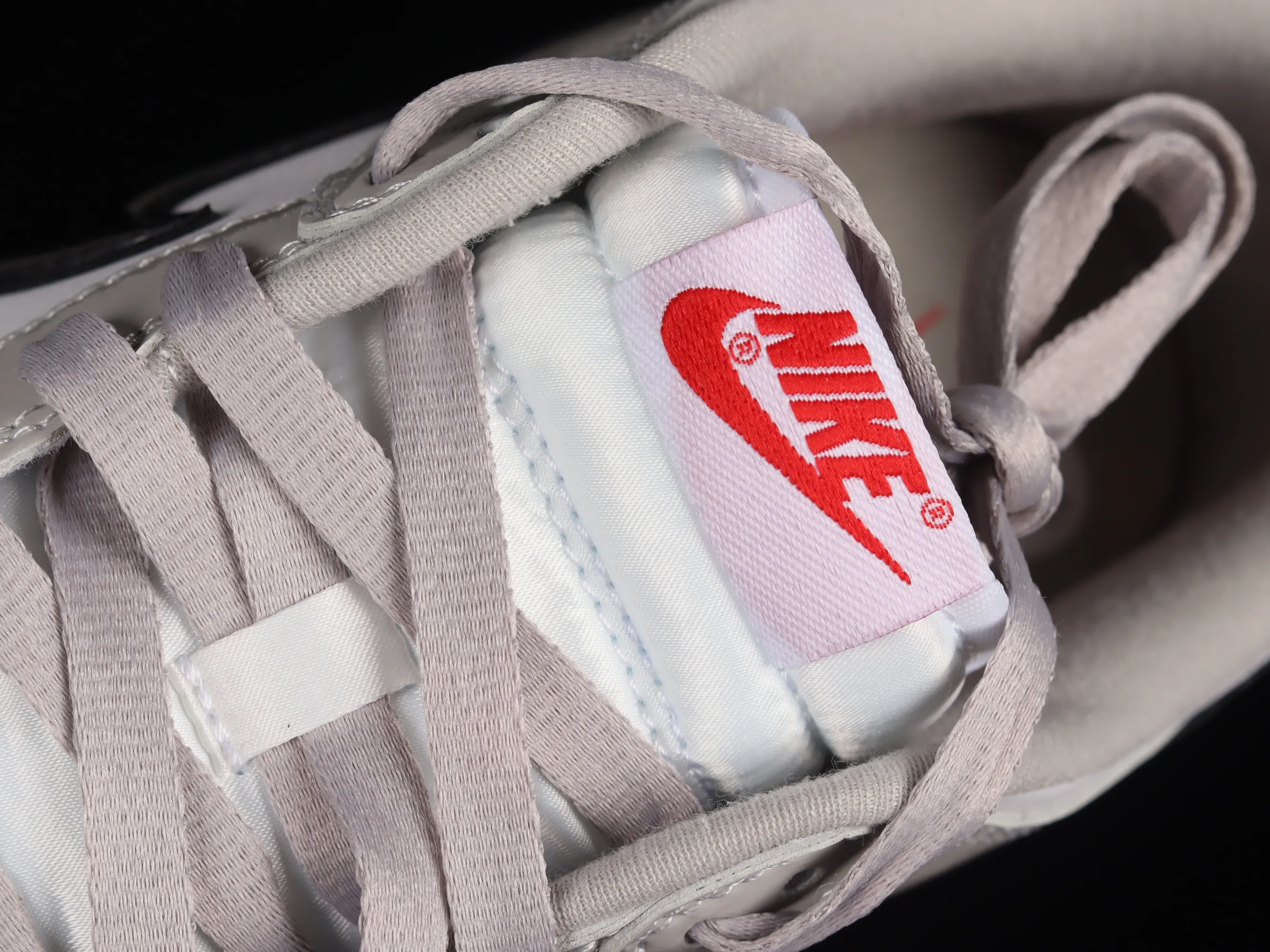 All Categories Nk SB Dunk Series Nk SB Dunk Low Low-top sneakers C version Nk Dunk Low "Light Iron Ore" Patent leather gray SB low-top sports and leisure sneakers DQ7576-001
